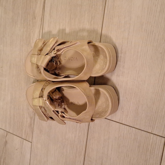 Vionic Tami gold Metallic Platform Wedge Sandals 8 - Picture 11 of 11
